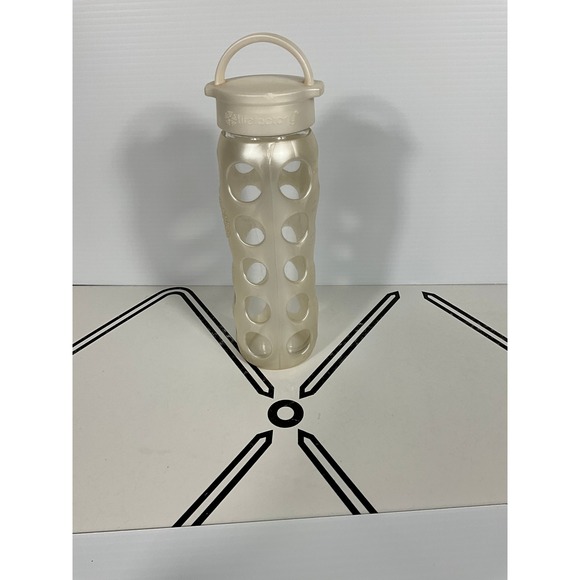 Lifefactory Glass Water Bottle Pearl White Silicone Sleeve Handle 22oz - Picture 3 of 10